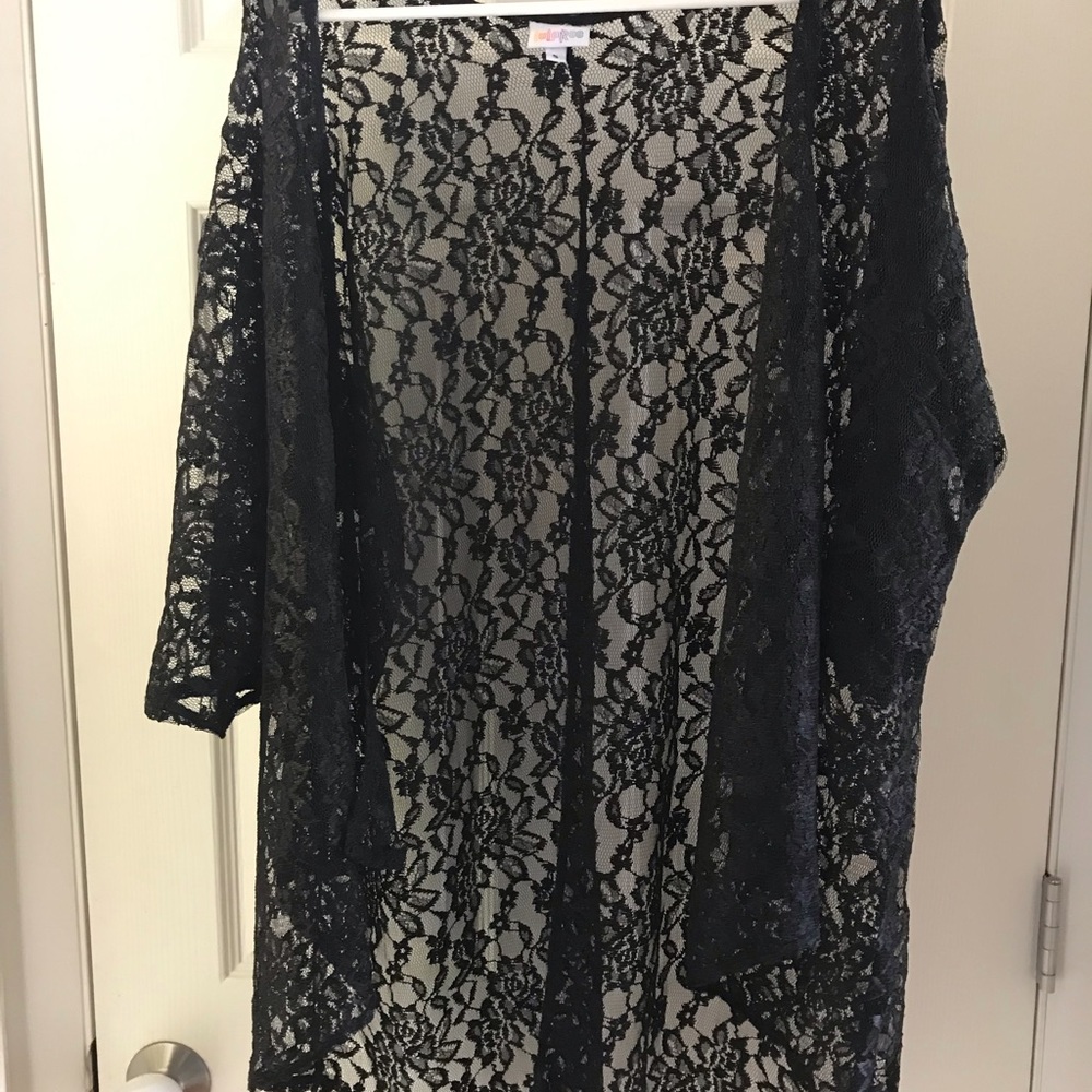 Gently used Small Lularoe Lace Lindsay